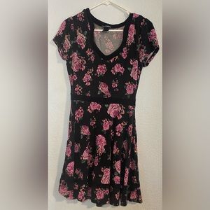 Hot Topic Floral Short Sleeved Dress